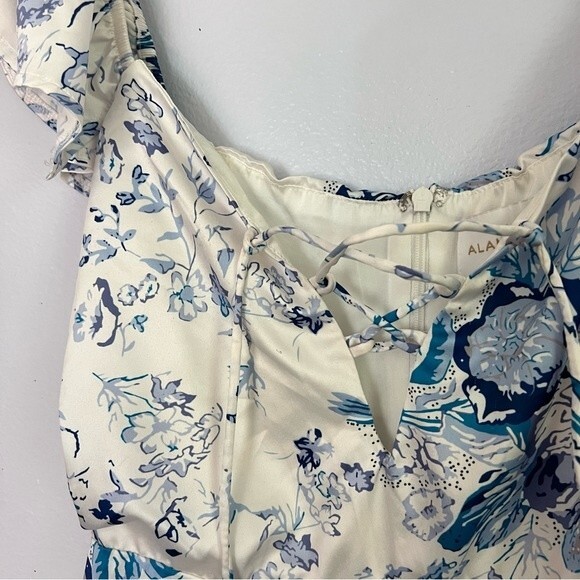 Alamour The Label Blue Floral Lace Front Mini Dress - M - Picture 6 of 10